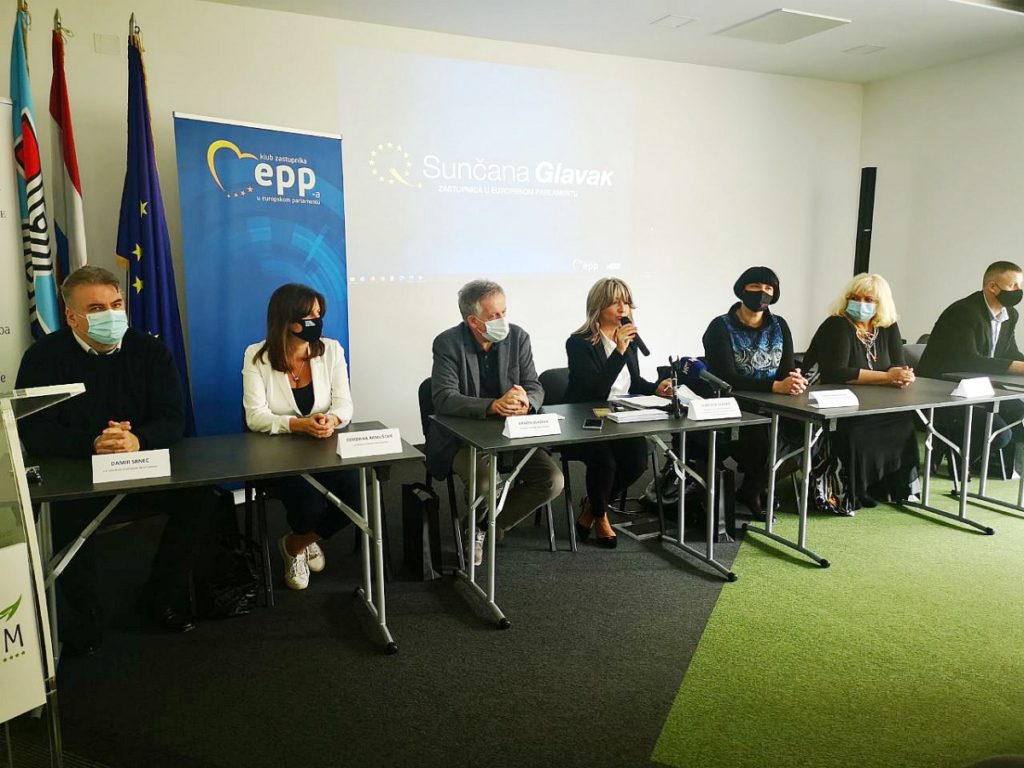 Svi na maturalni ples 2020
