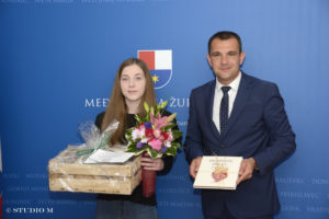 Ana Šafarić, učenica Graditeljske škole, pobjednica natječaja o rodnoj ravnopravnosti i župan Matija Posavec