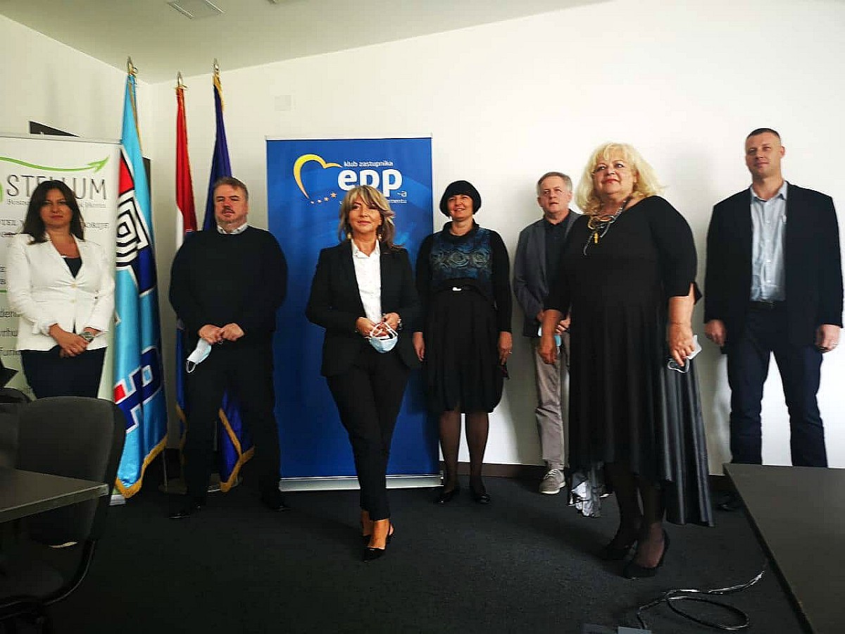 Svi na maturalni ples 2020