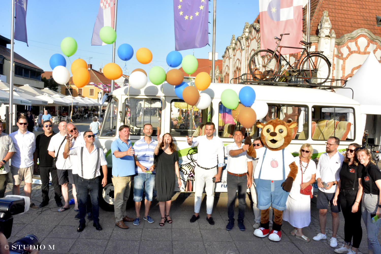 hop on – hop off autobus_studiom.hr