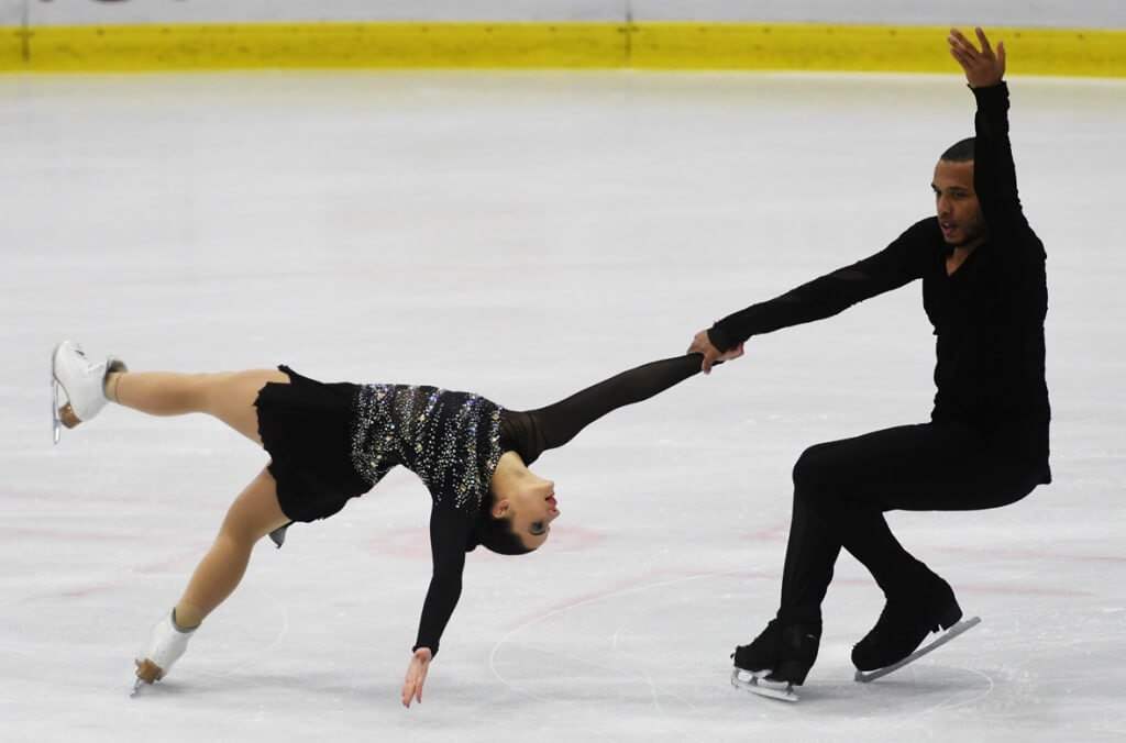 Lana Petranovic i Antonio Souza Kordeiru, 53. Zlatna pirueta, Sisak 9.12.2021. Foto: Renato Branđolica