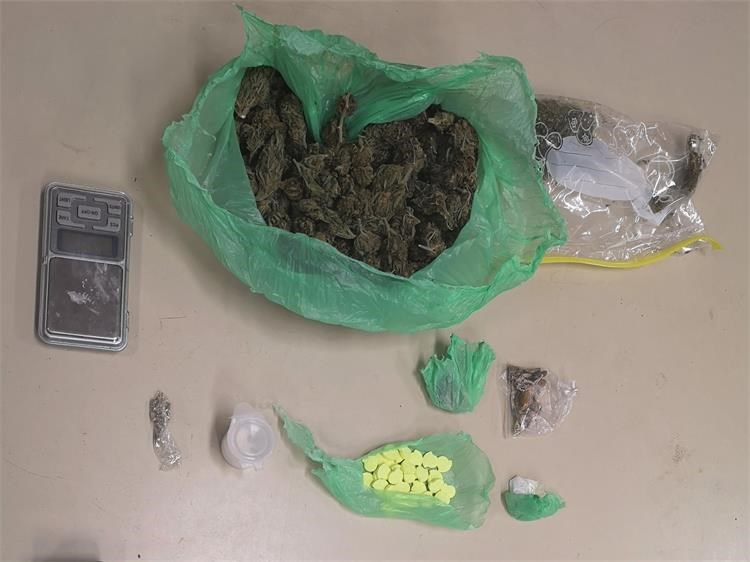 Oduzeta droga, uhićeni maloljetnici koji su dilali drogu među srednjoškolcima / Foto: PUM ( 4.3.2023. )