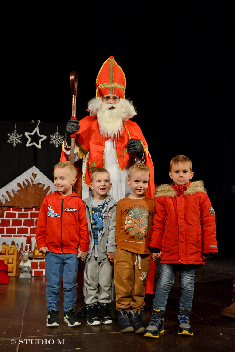 DSC 8294 Predstava Bjelobradi nosi darove Prelog www.studiom.hr