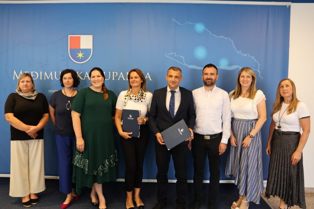 OŠ Vinka Žganca Vratišinec, ugovor za dogradnju škole i izgradnju sportske dovrane / Foto: Međimurska županija 22.7.2025.