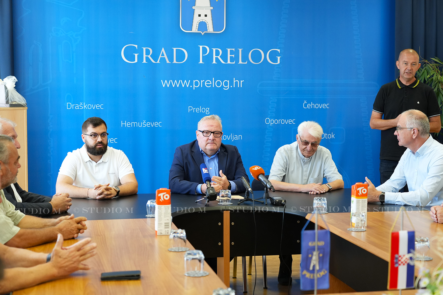 Grad Prelog Zupnik Hoblaj i vlc Cestar Oprostaj Studio M 13