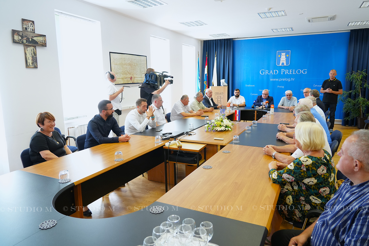 Grad Prelog Zupnik Hoblaj i vlc Cestar Oprostaj Studio M 15