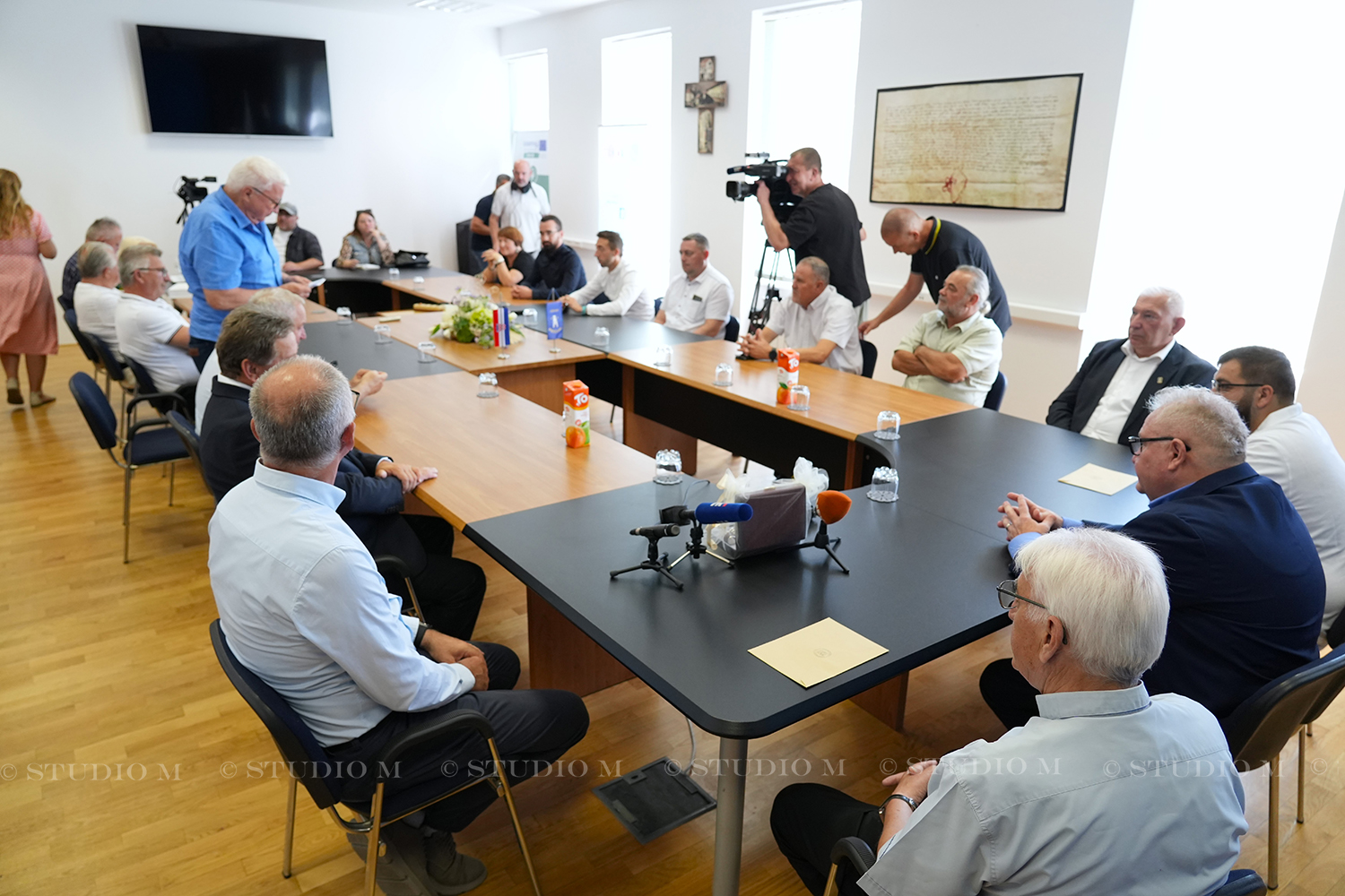 Grad Prelog Zupnik Hoblaj i vlc Cestar Oprostaj Studio M 7