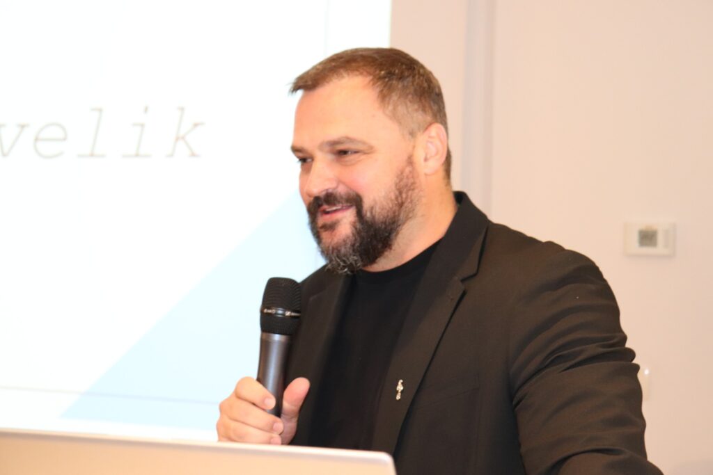 Kristian Novak predavanje studiom 6