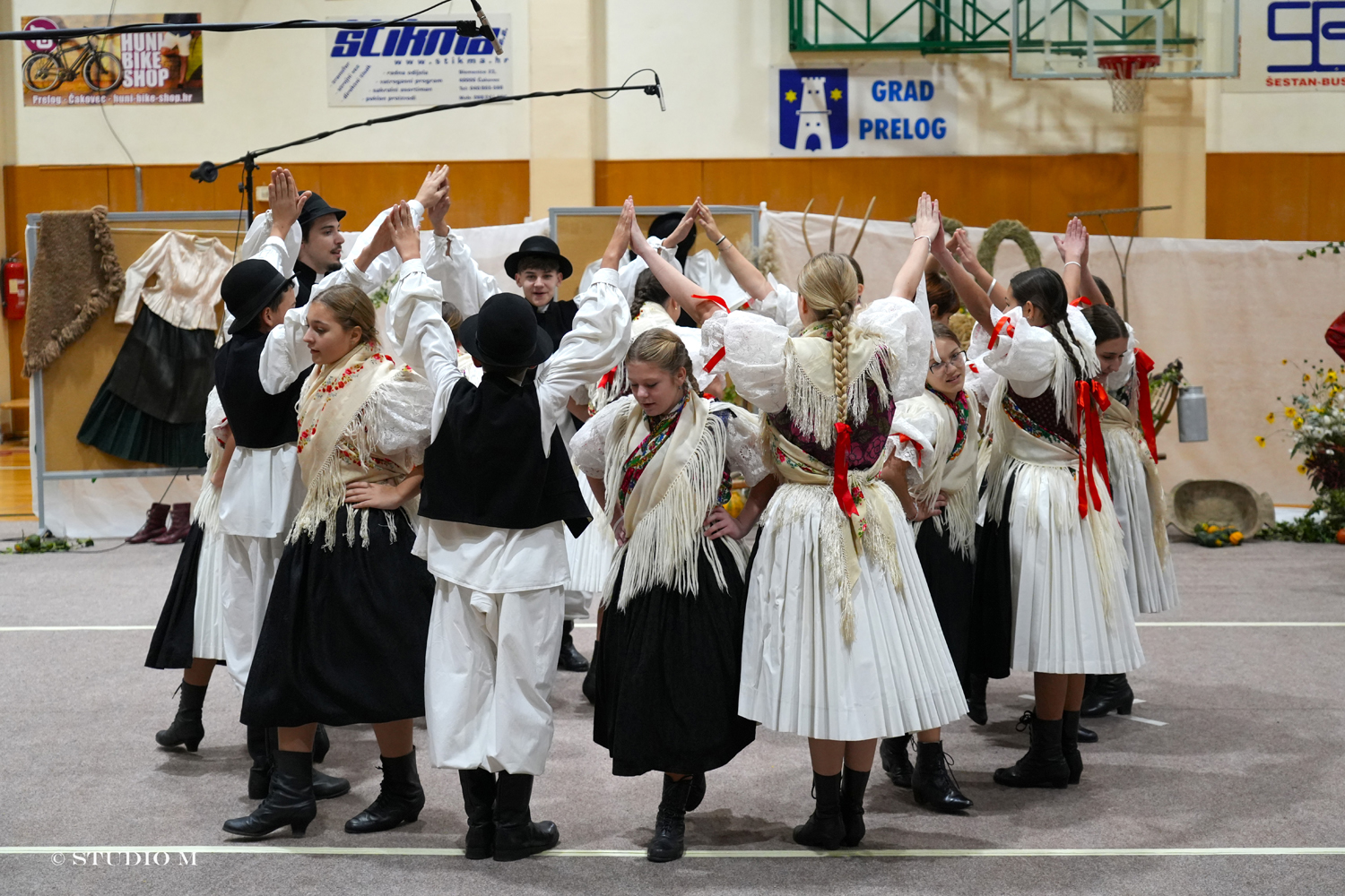 30 Prilocki folklorni susreti Studio M 30