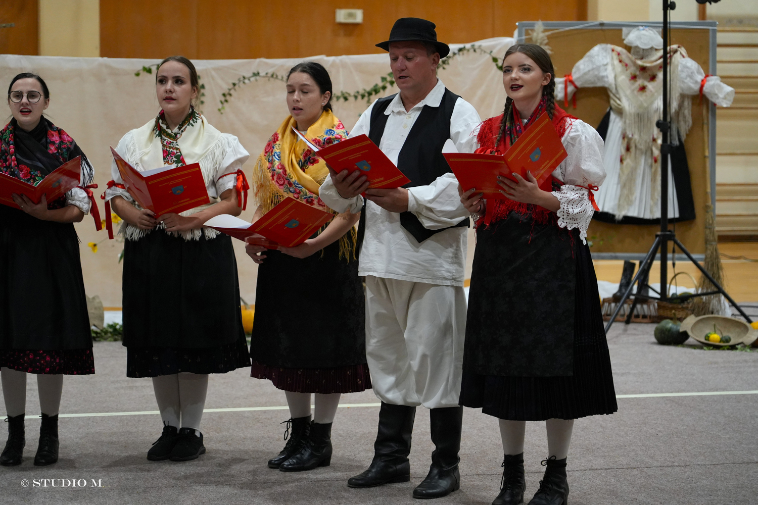 30 Prilocki folklorni susreti Studio M 75