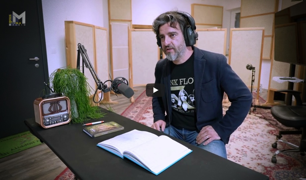 Predrag Brezničar, roman Senokoša na kajkavskom jeziku, predstavljanje u Kulturni mozaik, Foto: PrtScn Studio M YT (11.2025)