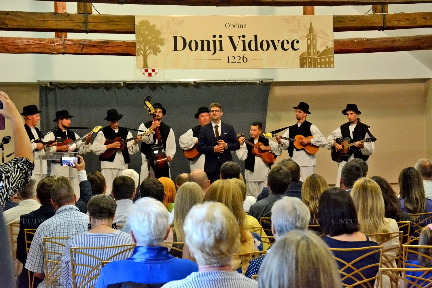 STM 4665 D. Vidovec 800 godina studiom.hr